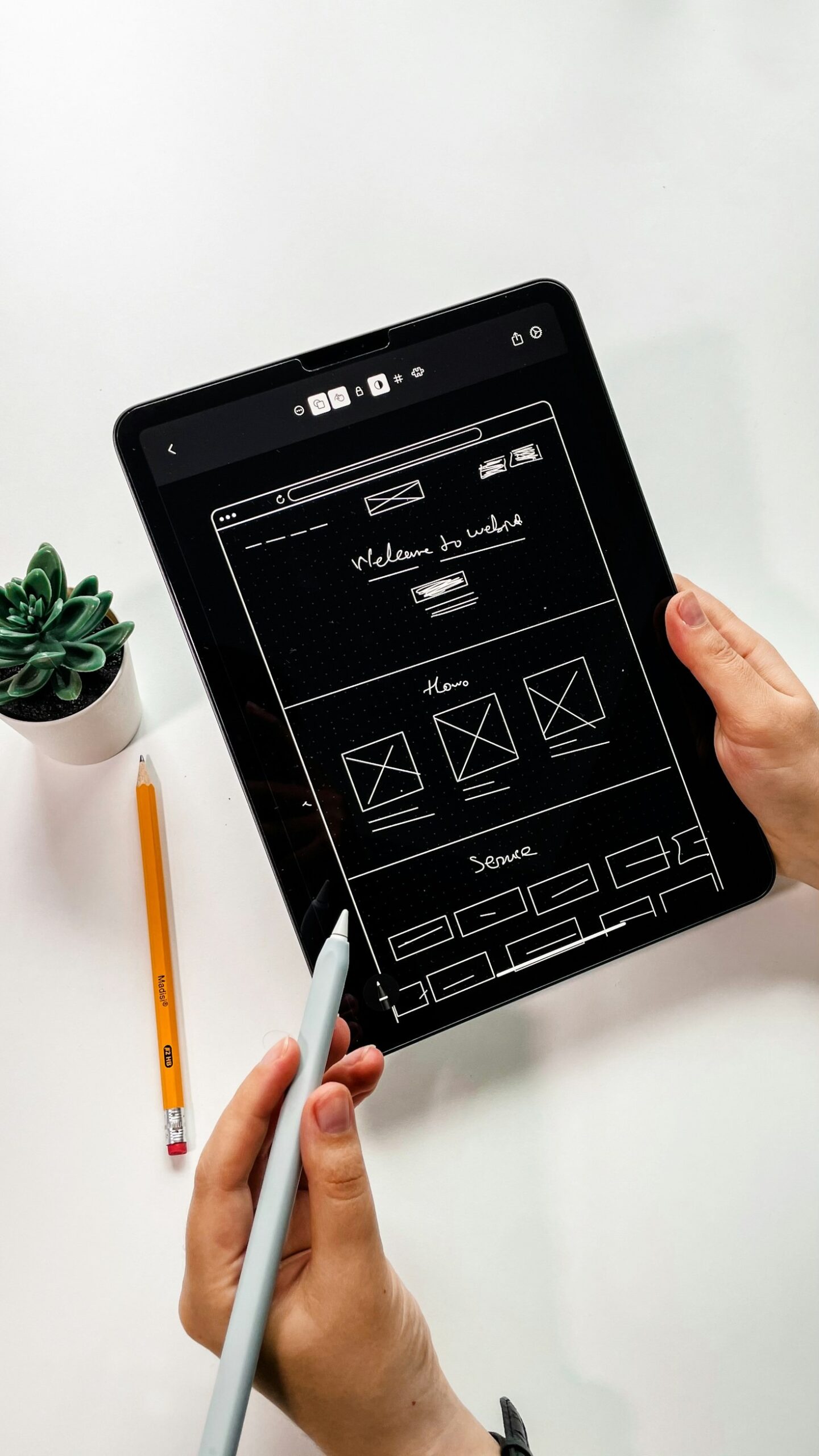 From Conceptual Ideas to a Dynamic Customer Hub